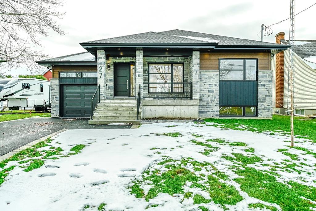 Façade - 27 Rue De Bleury, Saint-Jean-Sur-Richelieu, QC - Outdoor