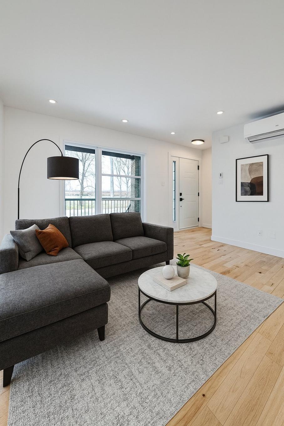 Salon - 27 Rue De Bleury, Saint-Jean-Sur-Richelieu, QC - Indoor Photo Showing Living Room