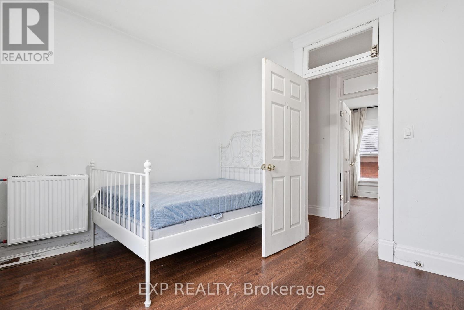 30 Regina Street N, Waterloo, ON - Indoor Photo Showing Bedroom