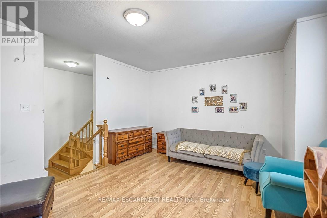 16 Jessica Street, Hamilton, ON - Indoor