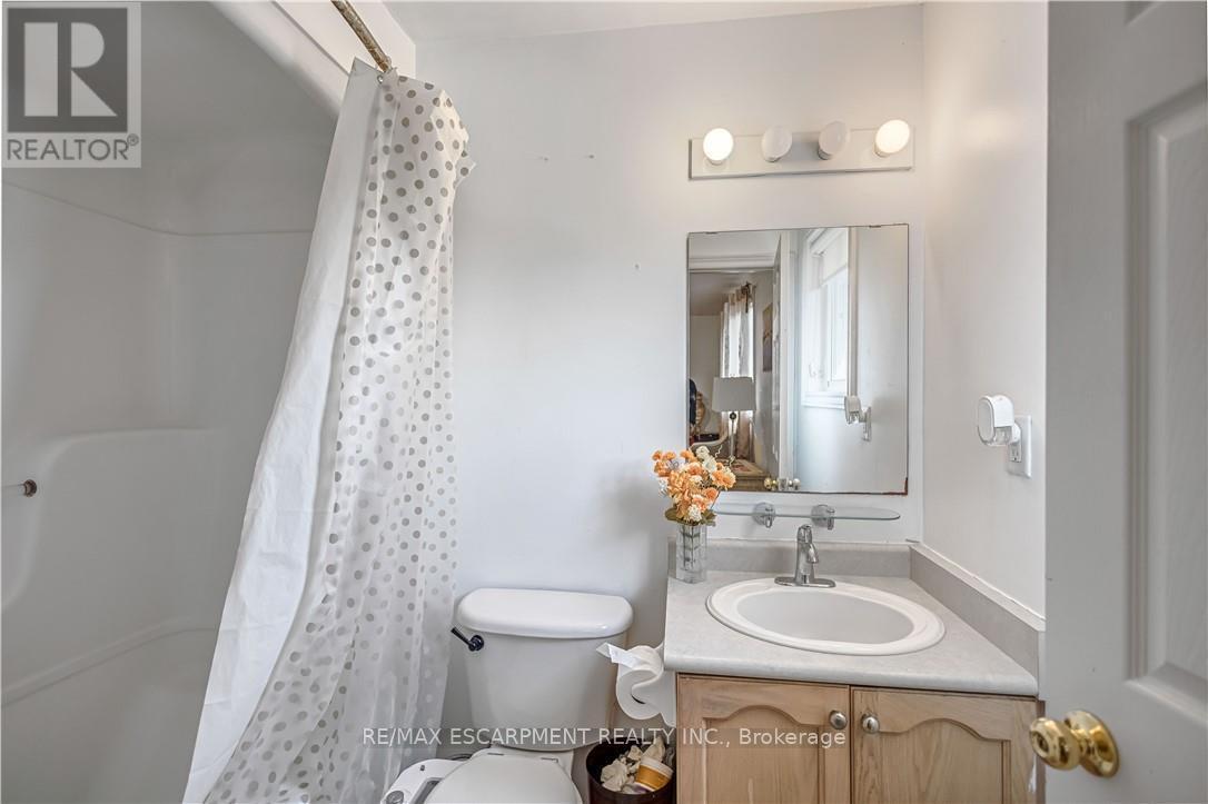 16 Jessica Street, Hamilton, ON - Indoor Photo Showing Bathroom