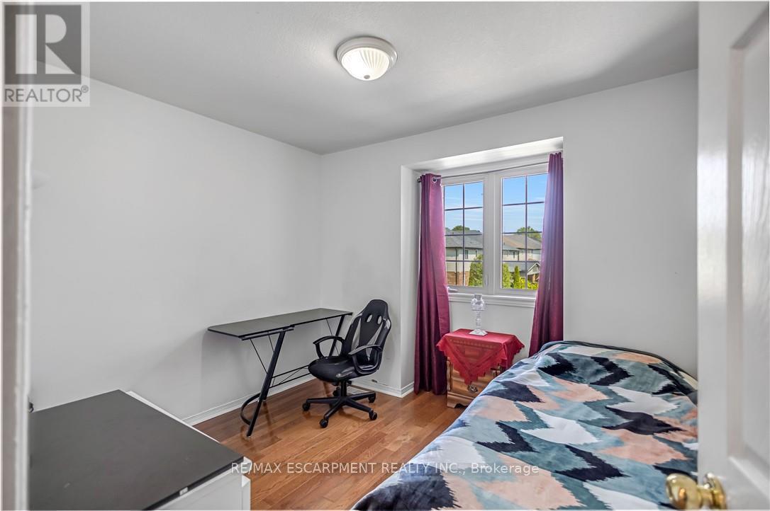 16 Jessica Street, Hamilton, ON - Indoor Photo Showing Bedroom