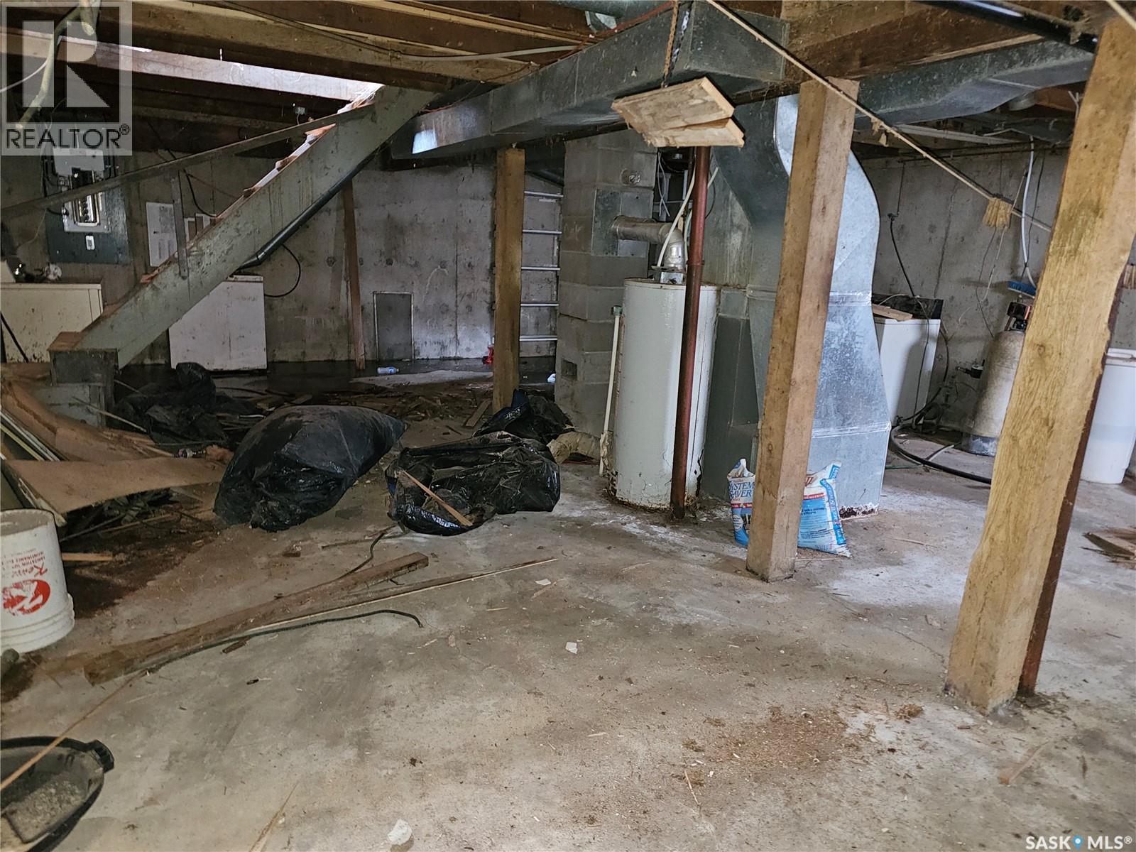 1038 Veterans Avenue, Esterhazy, SK - Indoor Photo Showing Basement