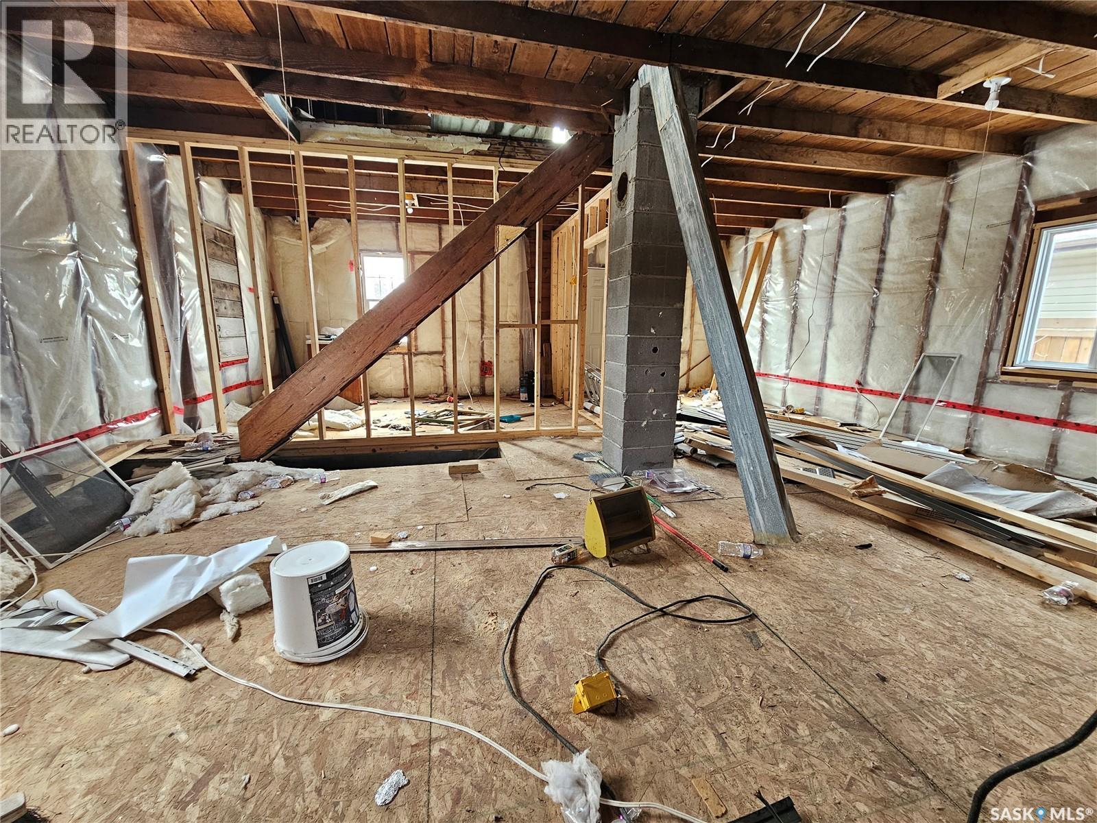 1038 Veterans Avenue, Esterhazy, SK - Indoor