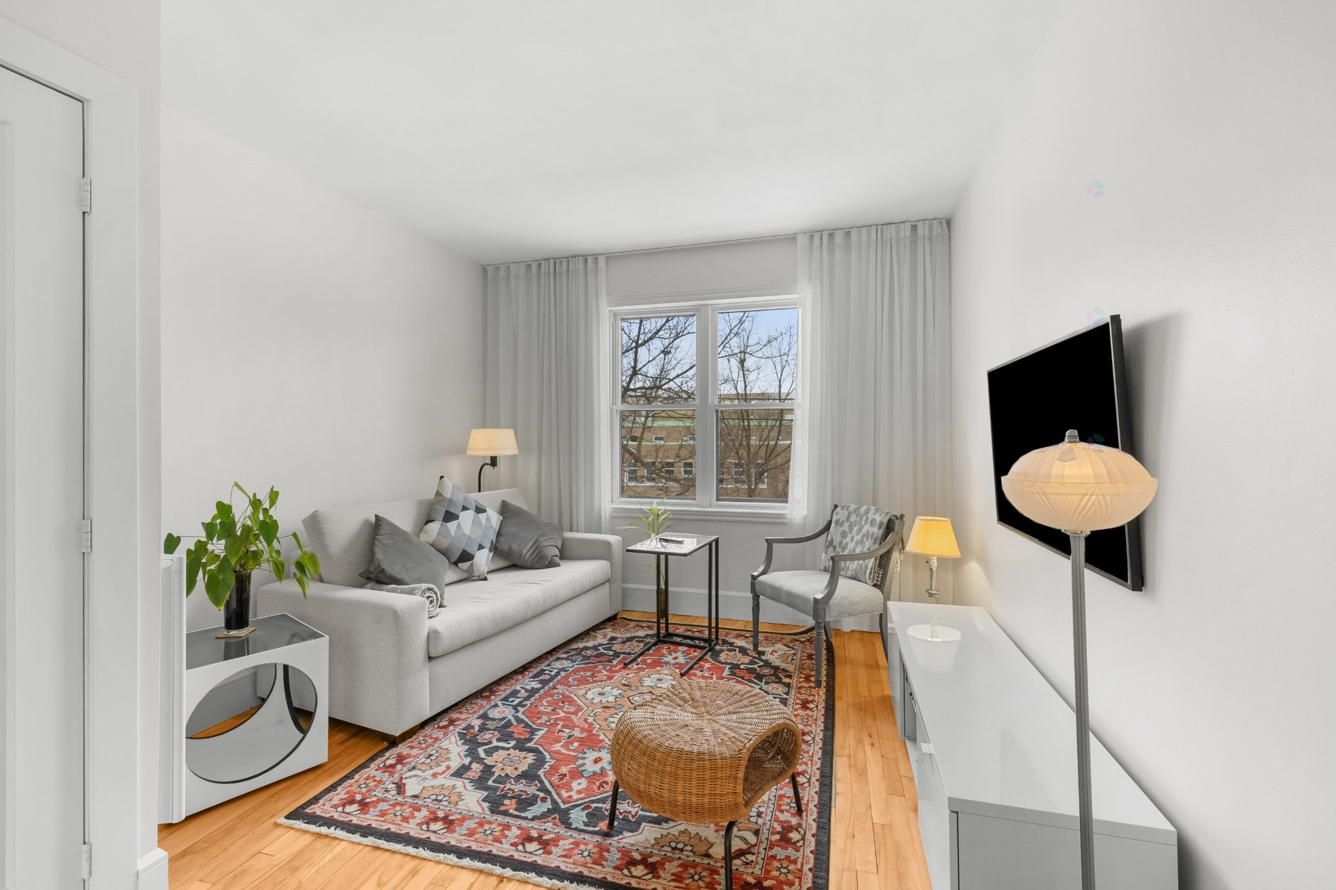 Salon - 5214 Rue Parthenais, Montréal (Le Plateau-Mont-Royal), QC - Indoor Photo Showing Living Room