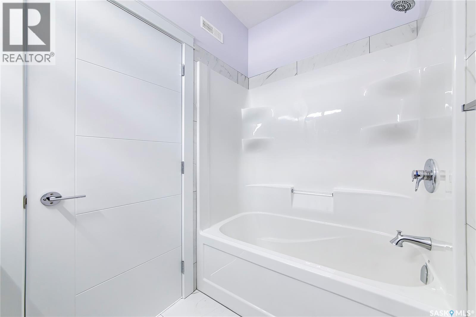 906 Bentley Manor, Saskatoon, SK - Indoor Photo Showing Bathroom