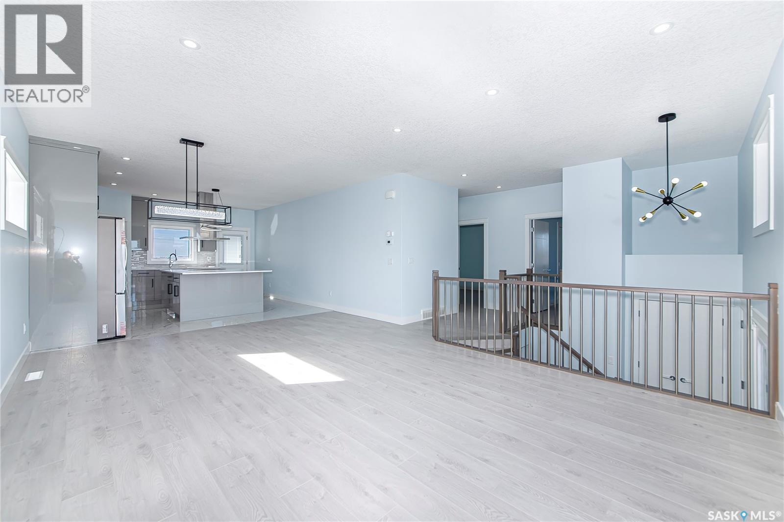 906 Bentley Manor, Saskatoon, SK - Indoor