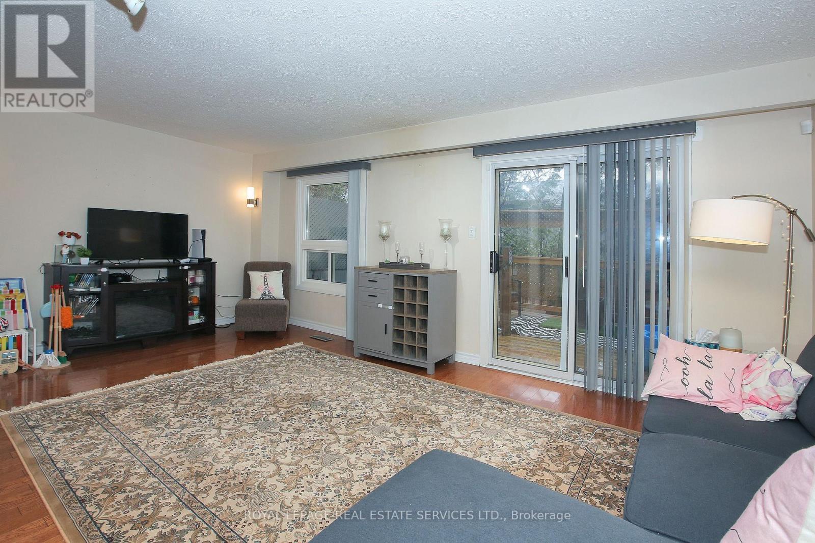 117 - 60 Hanson Road, Mississauga, ON - Indoor