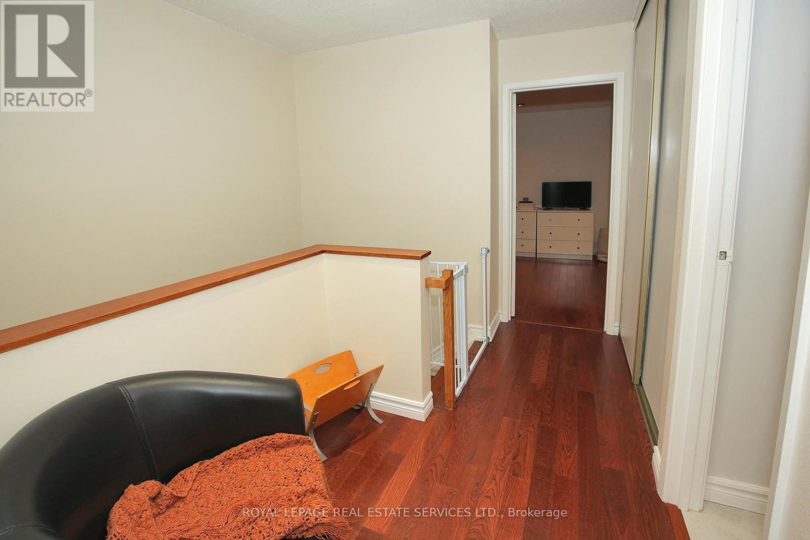 117 - 60 Hanson Road, Mississauga, ON - Indoor Photo Showing Other Room