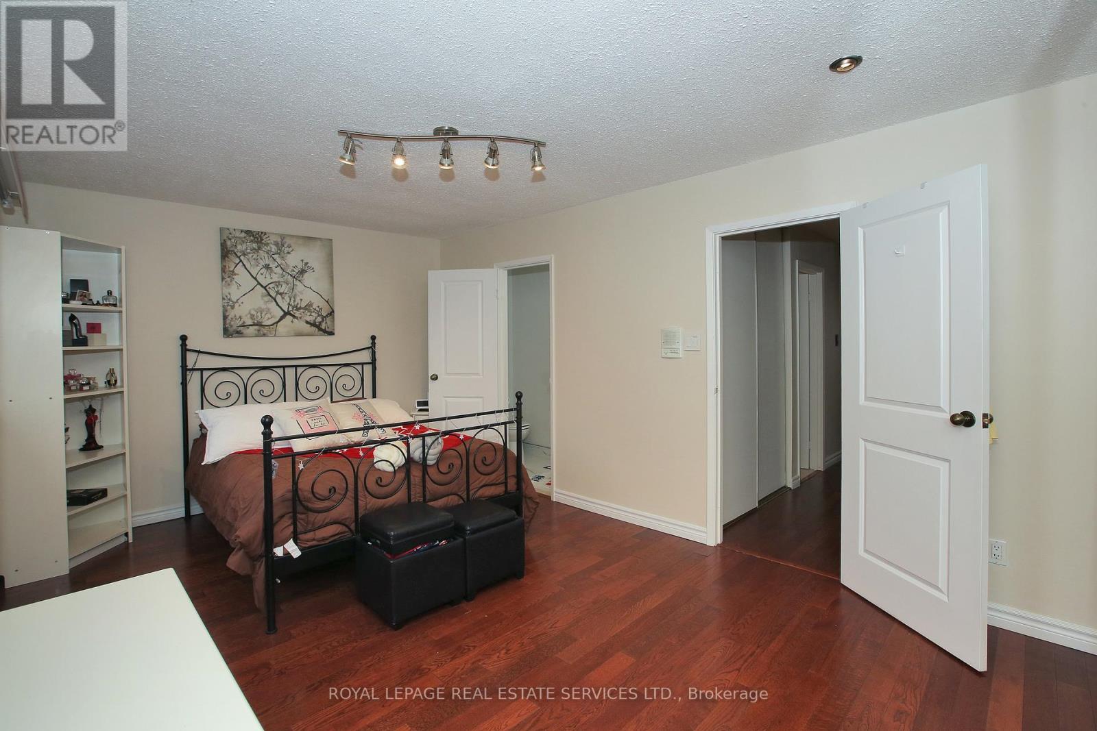 117 - 60 Hanson Road, Mississauga, ON - Indoor Photo Showing Bedroom