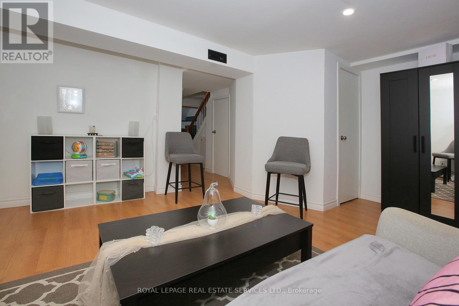117 - 60 Hanson Road, Mississauga, ON - Indoor