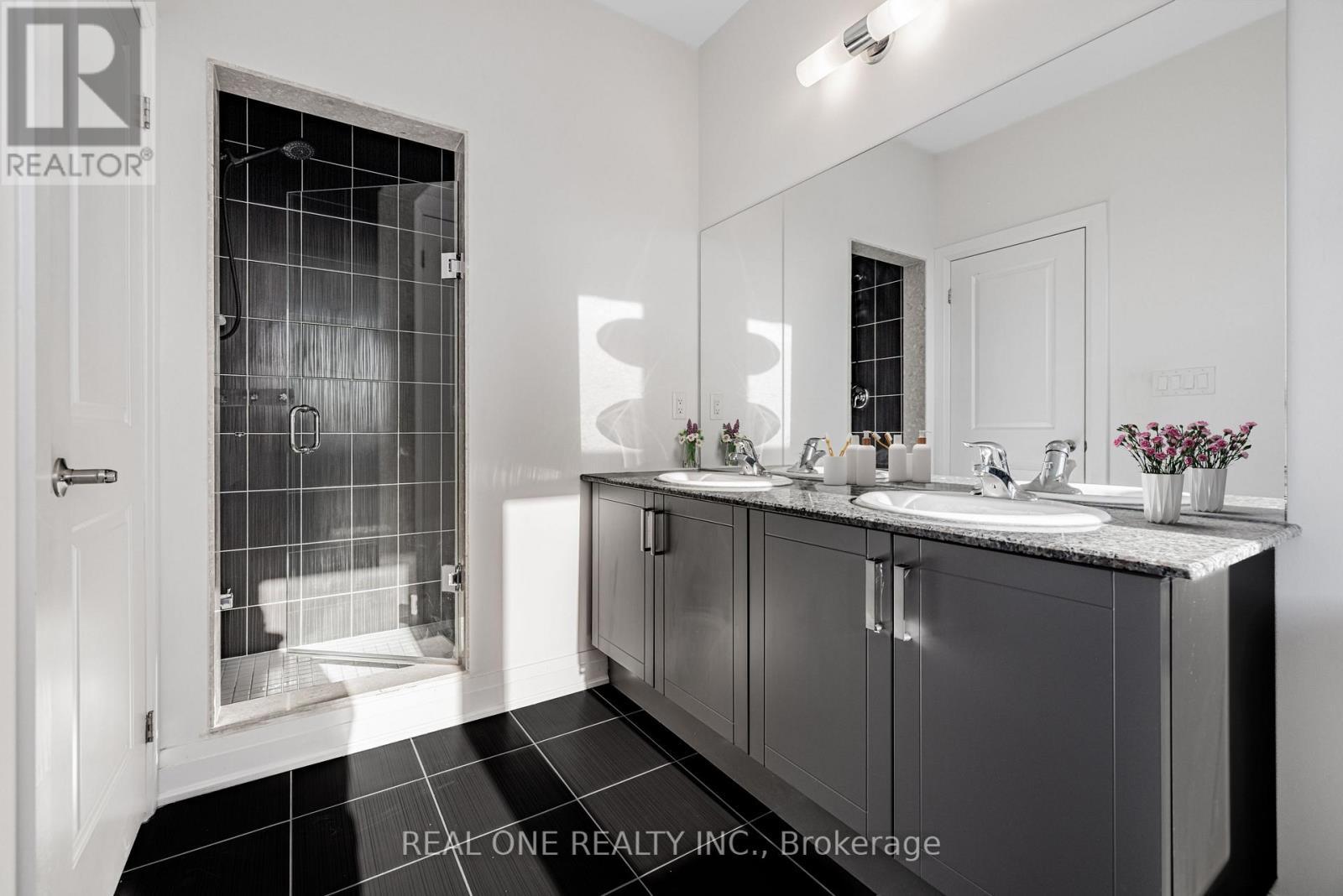 5 Gridiron Gate, Vaughan, ON - Indoor Photo Showing Bathroom