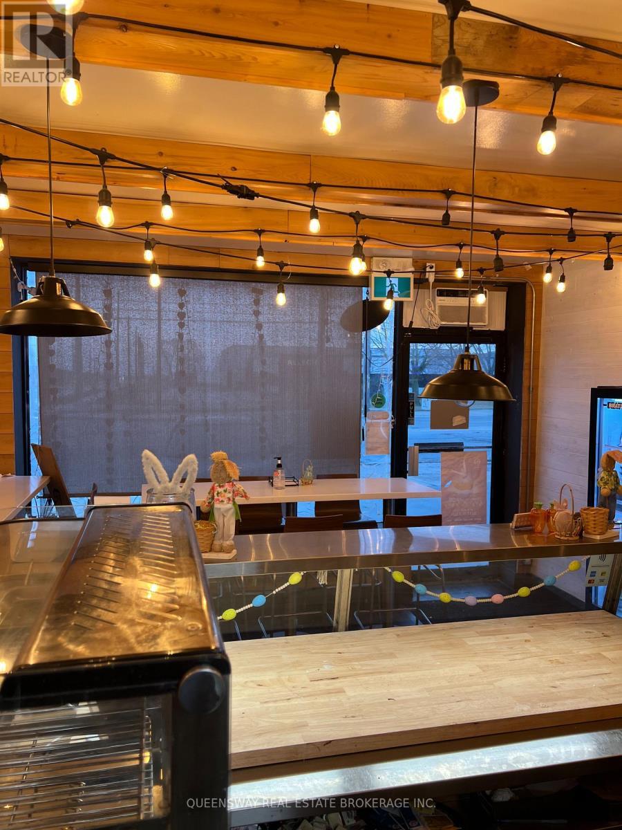 1097 Lakeshore Road E, Mississauga, ON