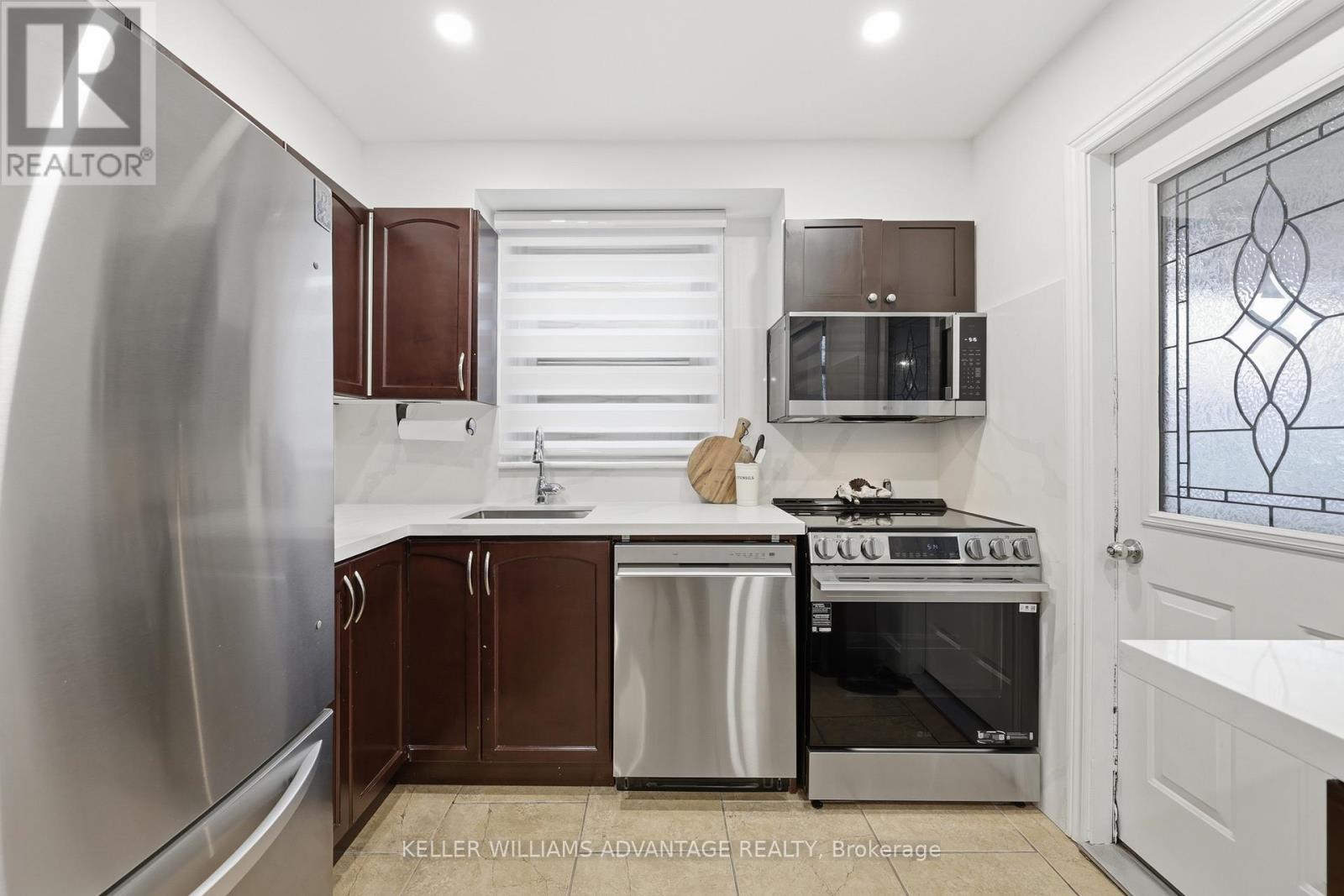 2062 Barton Street E, Hamilton, ON - Indoor Photo Showing Kitchen