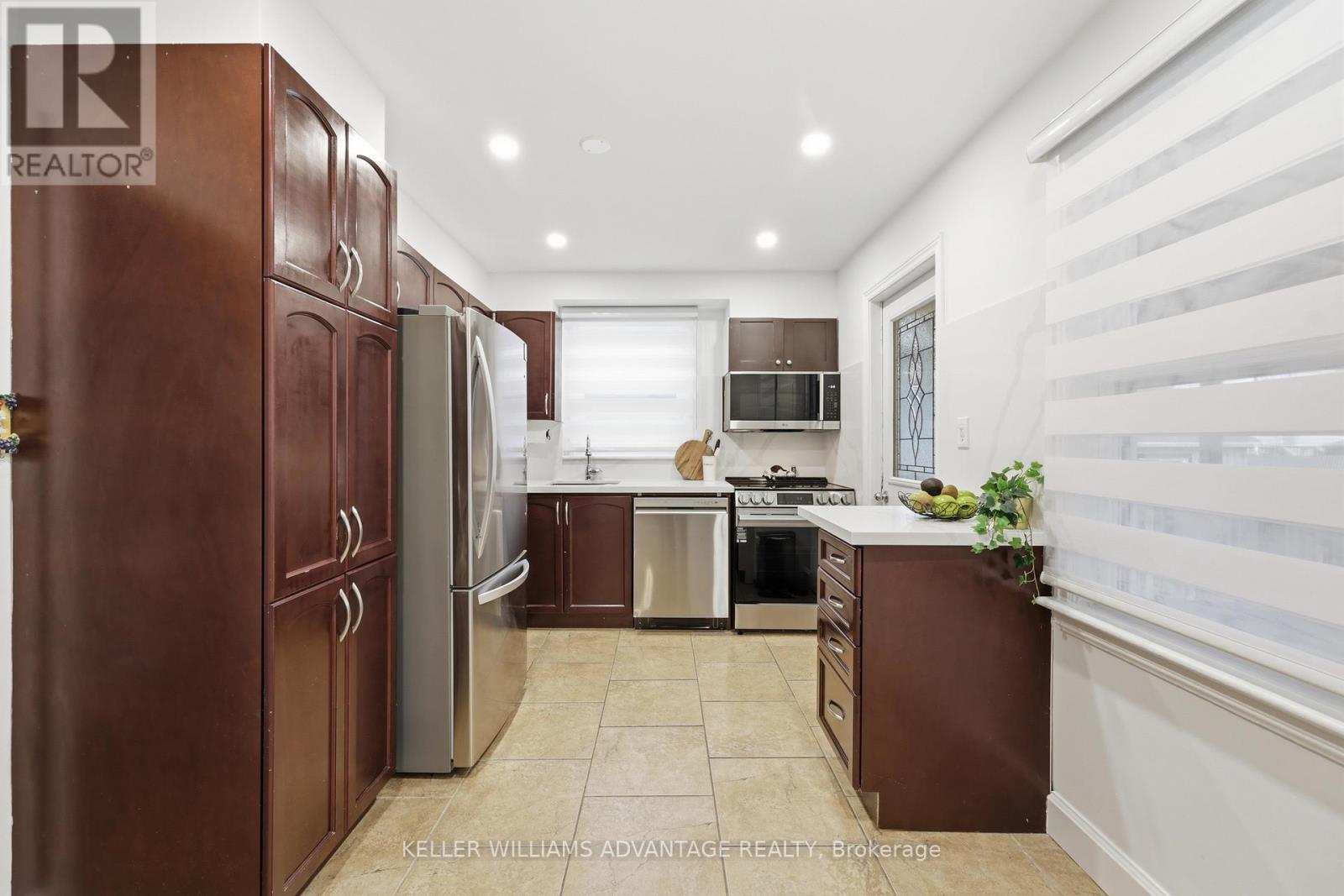 2062 Barton Street E, Hamilton, ON - Indoor Photo Showing Kitchen