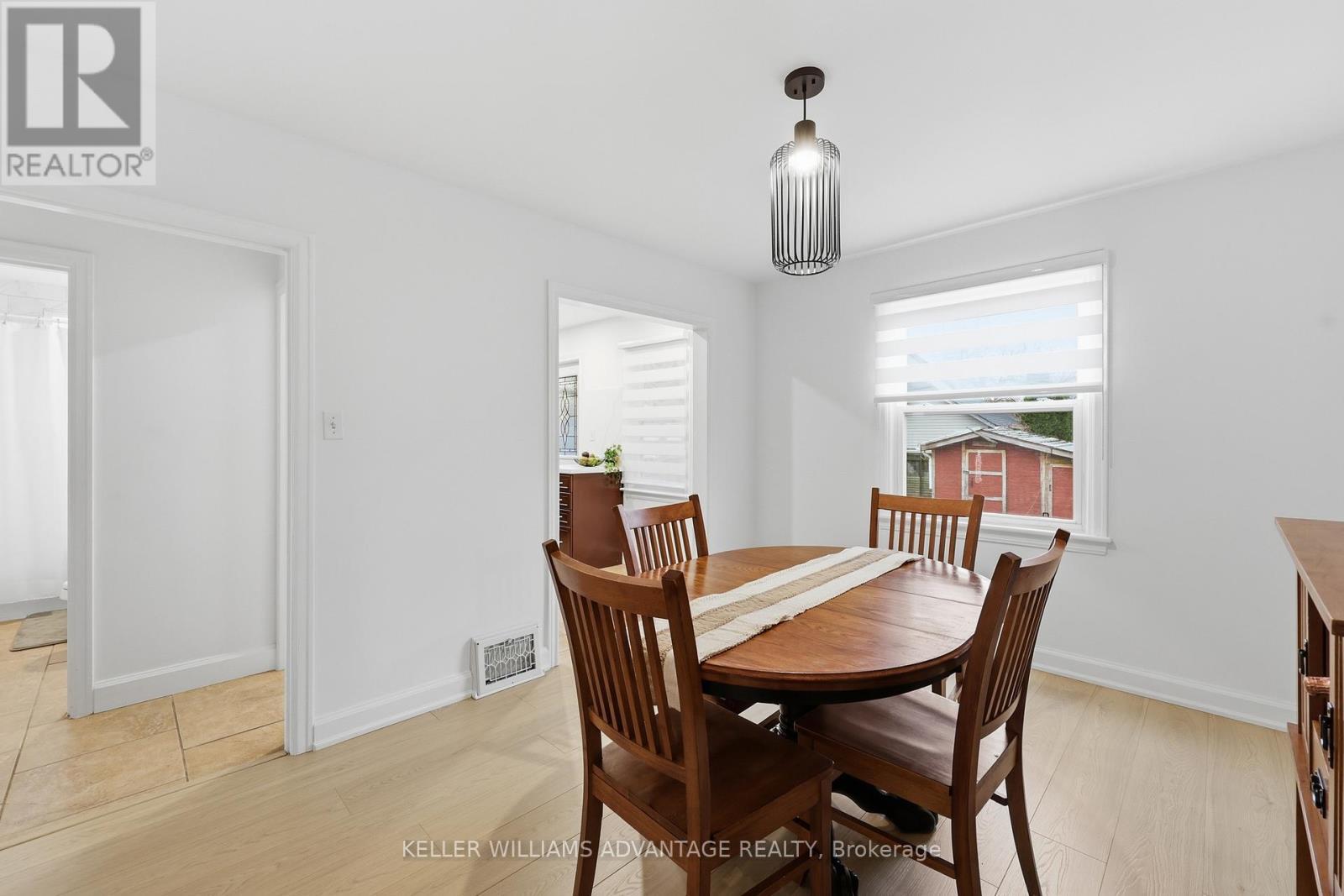 2062 Barton Street E, Hamilton, ON - Indoor Photo Showing Dining Room