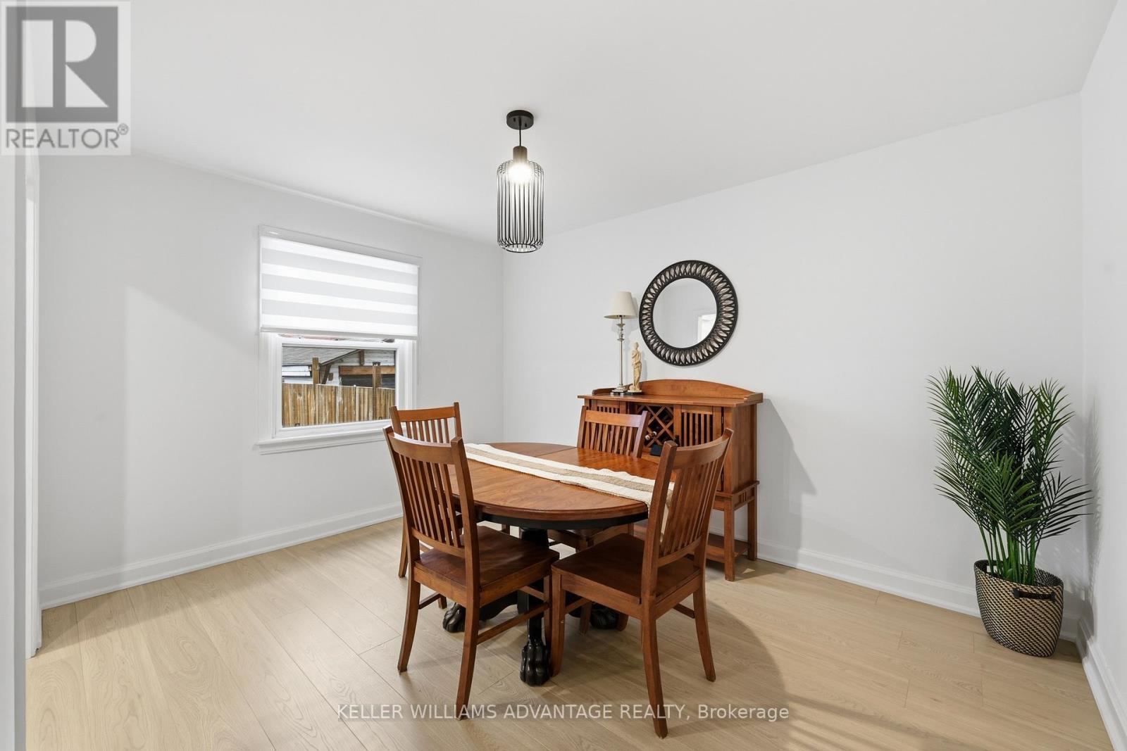 2062 Barton Street E, Hamilton, ON - Indoor Photo Showing Dining Room