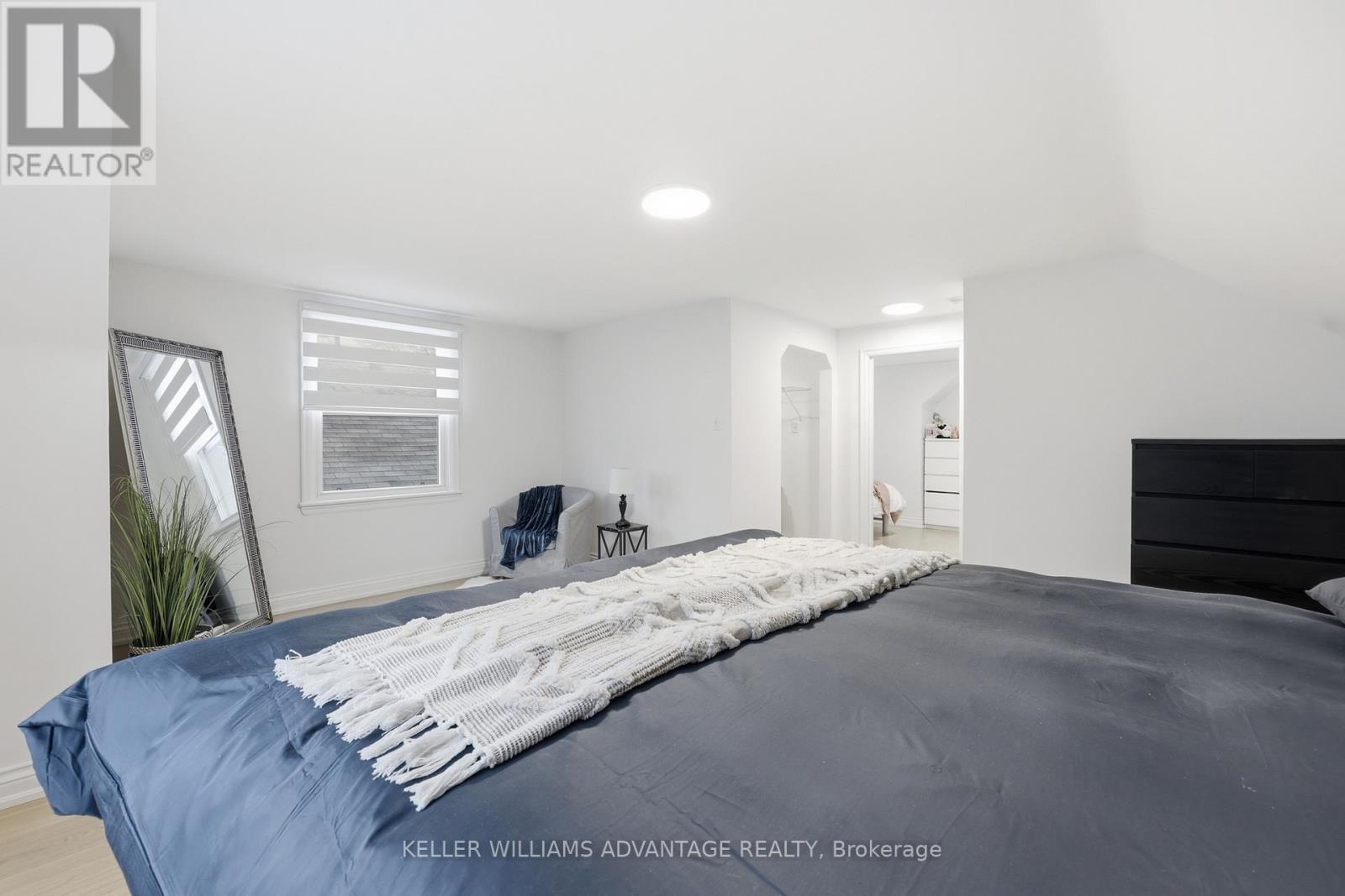 2062 Barton Street E, Hamilton, ON - Indoor Photo Showing Bedroom