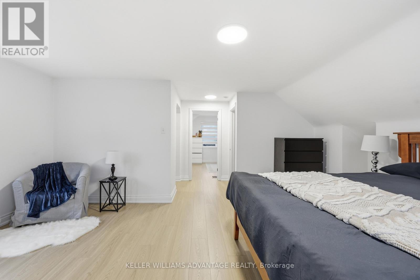 2062 Barton Street E, Hamilton, ON - Indoor Photo Showing Bedroom