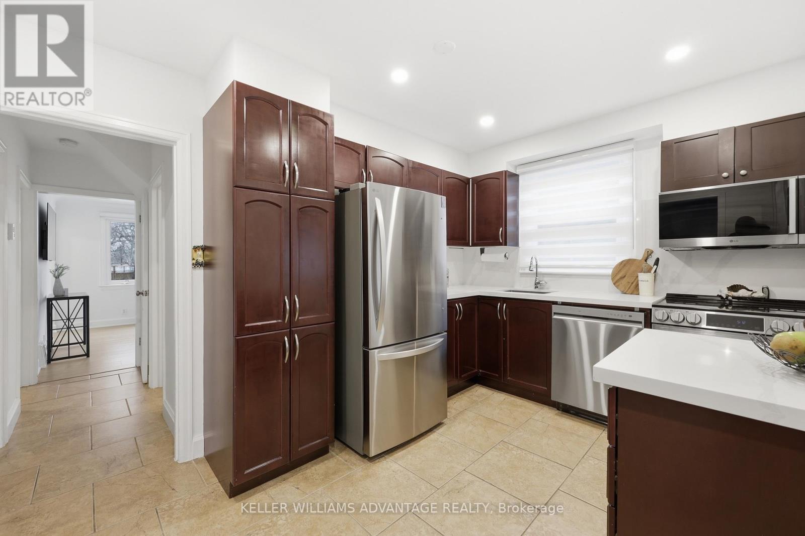 2062 Barton Street E, Hamilton, ON - Indoor Photo Showing Kitchen