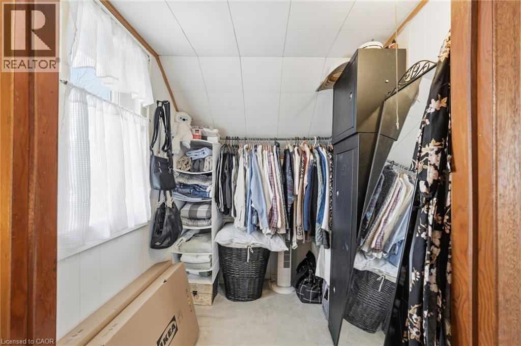 95 East 35Th Street, Hamilton, ON - Indoor With Storage