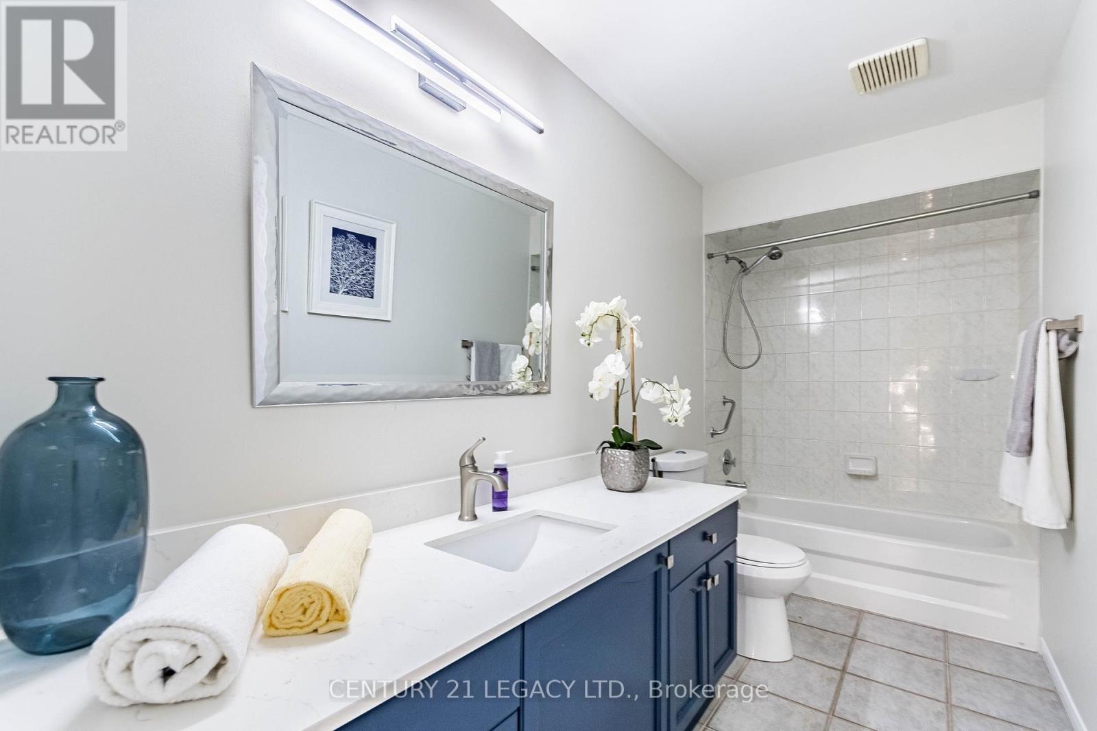4110 Forest Run Avenue, Burlington, ON - Indoor Photo Showing Bathroom