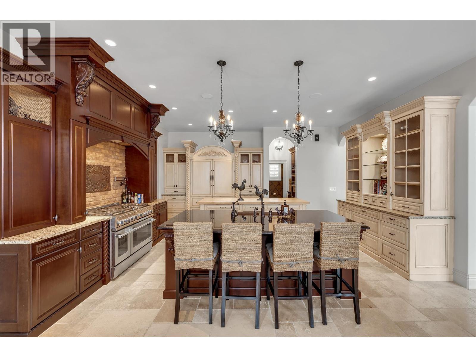 714 Kuipers Crescent, Kelowna, BC - Indoor Photo Showing Dining Room