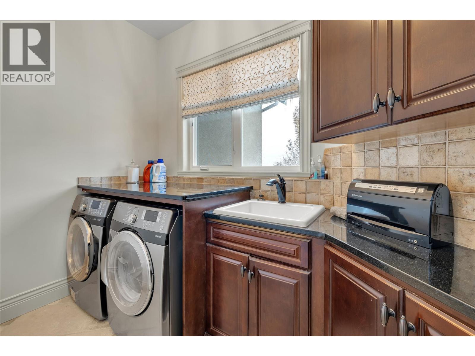 714 Kuipers Crescent, Kelowna, BC - Indoor Photo Showing Laundry Room