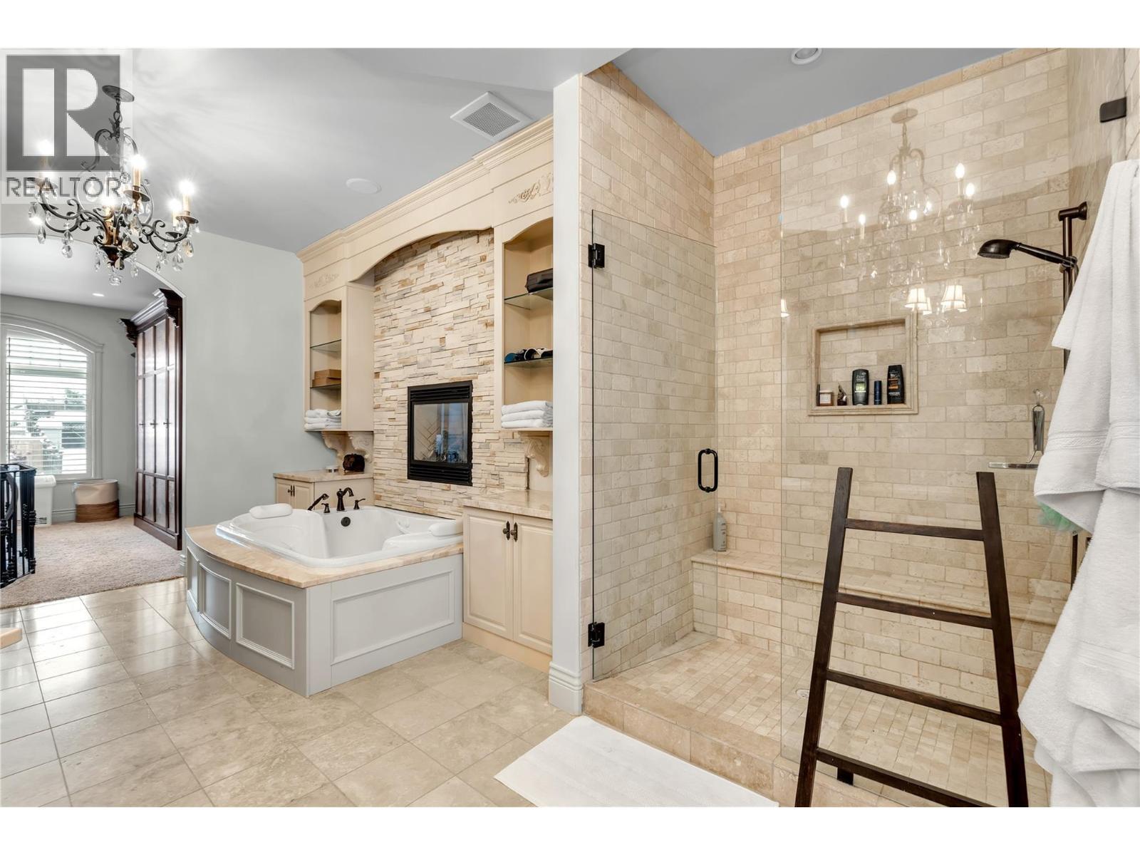 714 Kuipers Crescent, Kelowna, BC - Indoor Photo Showing Bathroom
