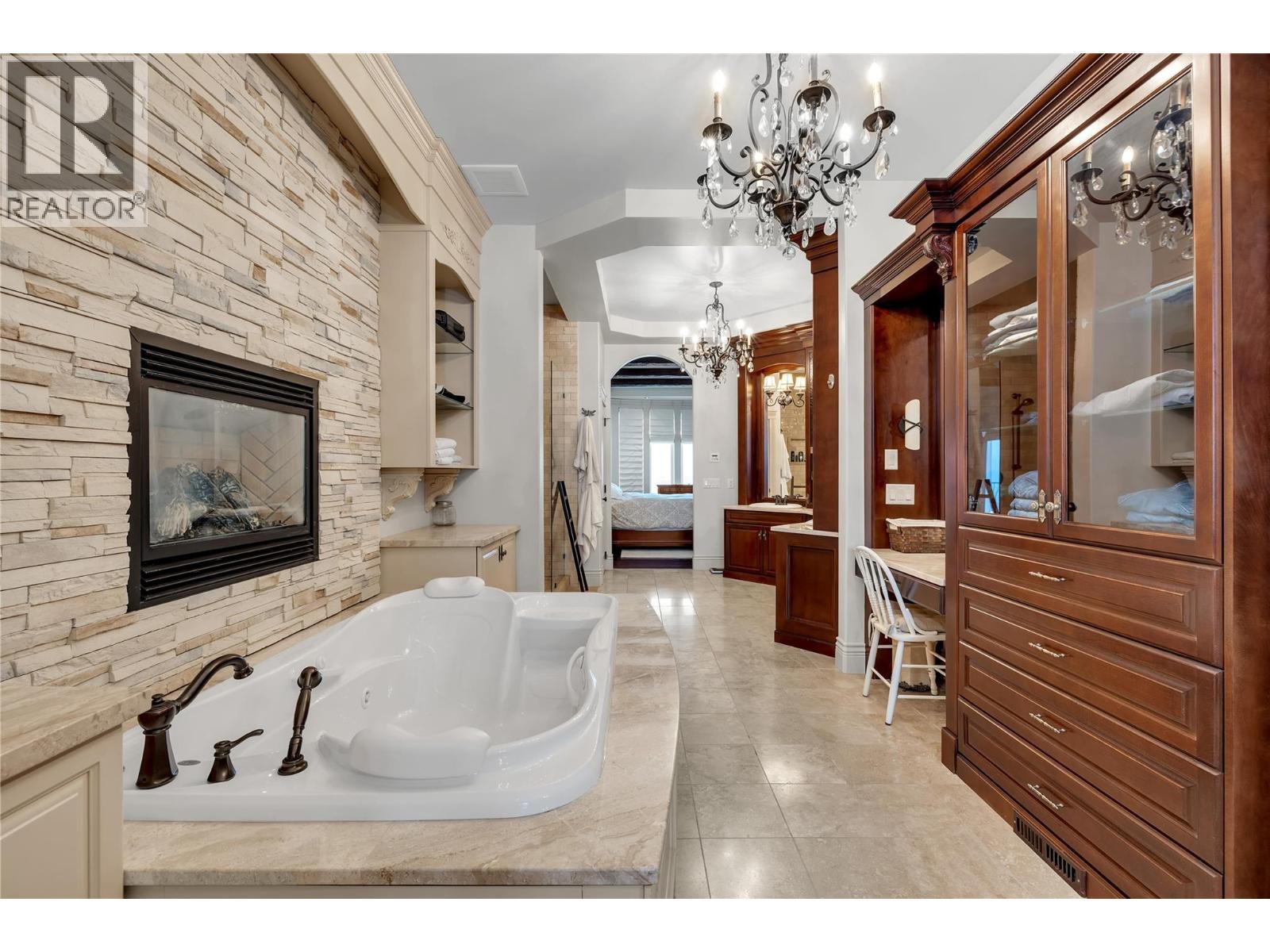 714 Kuipers Crescent, Kelowna, BC - Indoor With Fireplace