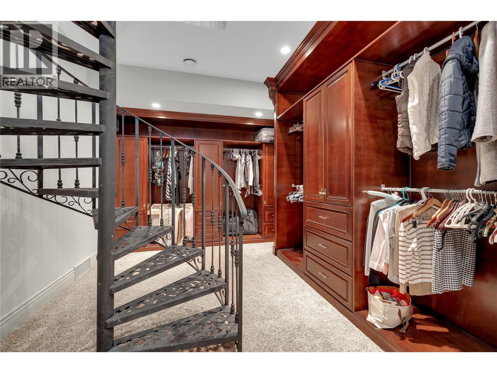 714 Kuipers Crescent, Kelowna, BC - Indoor With Storage