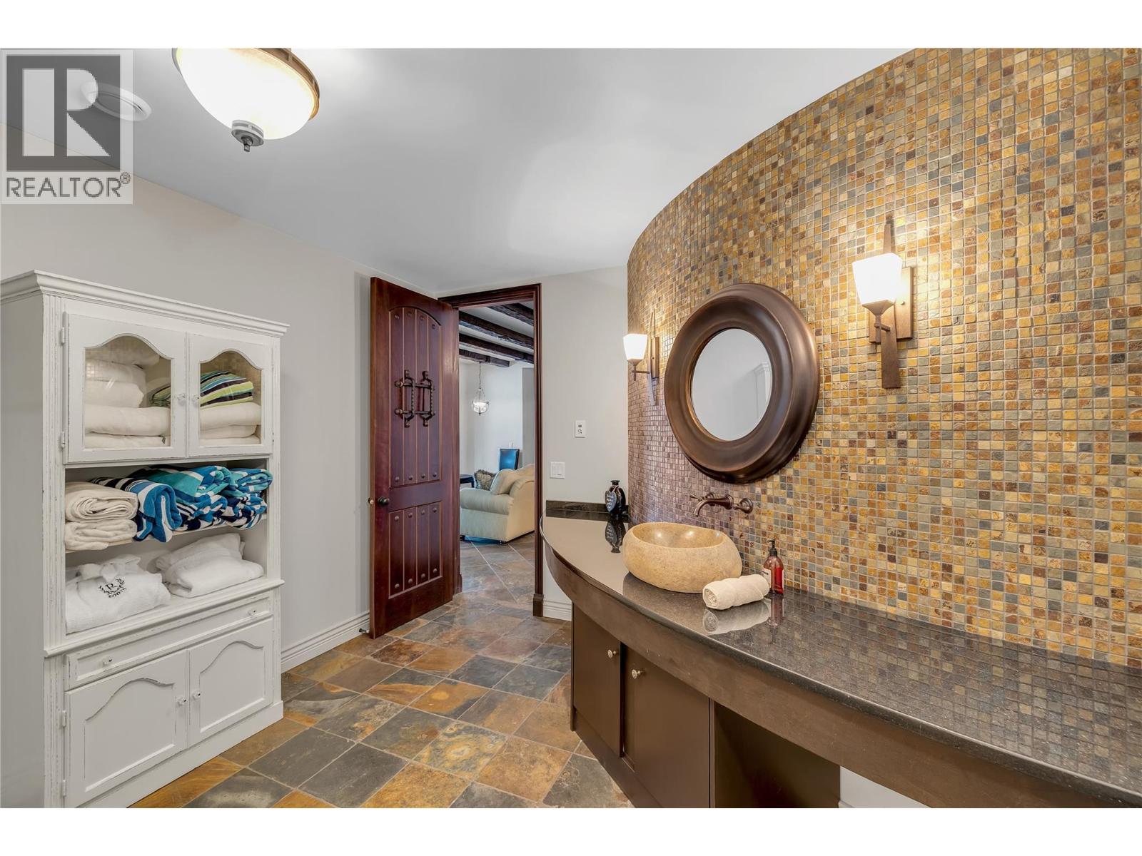 714 Kuipers Crescent, Kelowna, BC - Indoor Photo Showing Bathroom
