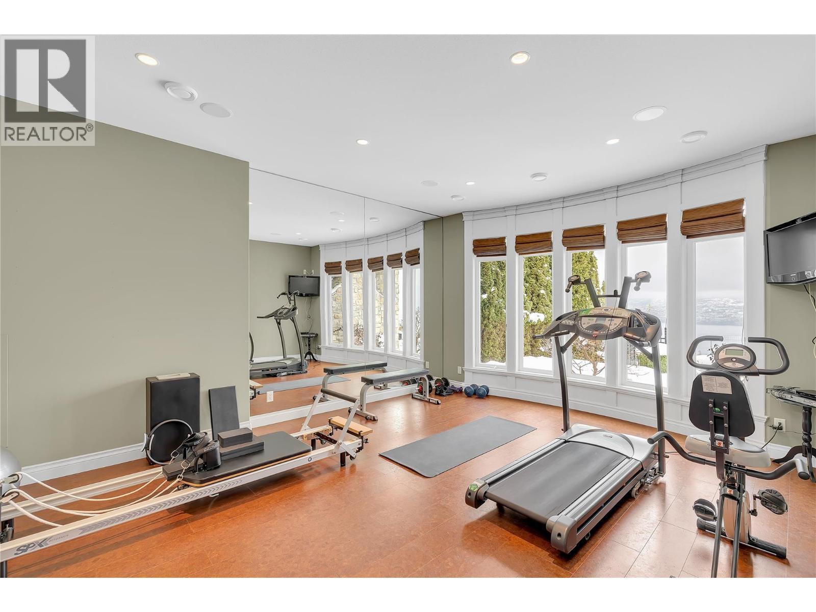 714 Kuipers Crescent, Kelowna, BC - Indoor Photo Showing Gym Room