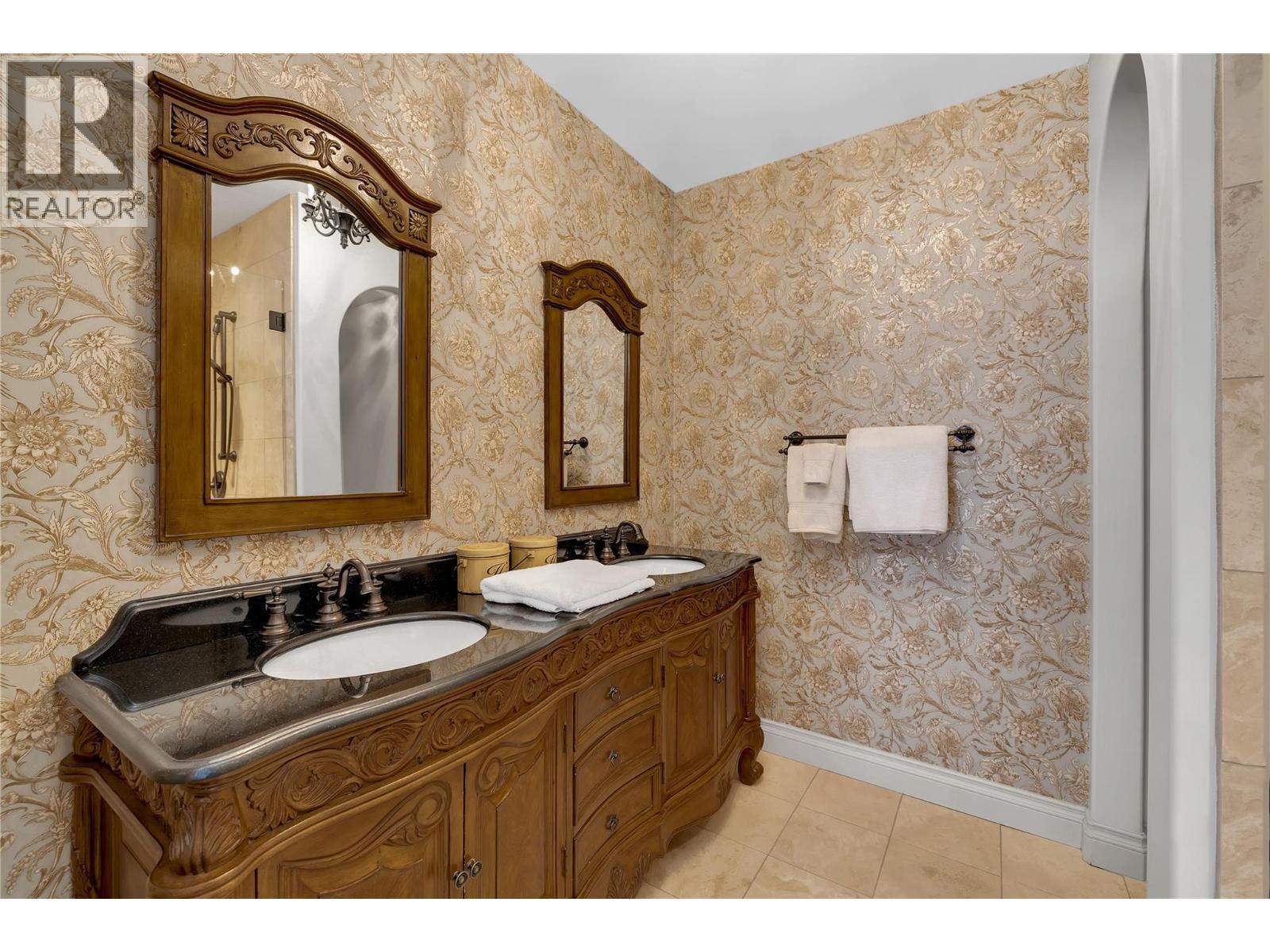 714 Kuipers Crescent, Kelowna, BC - Indoor Photo Showing Bathroom