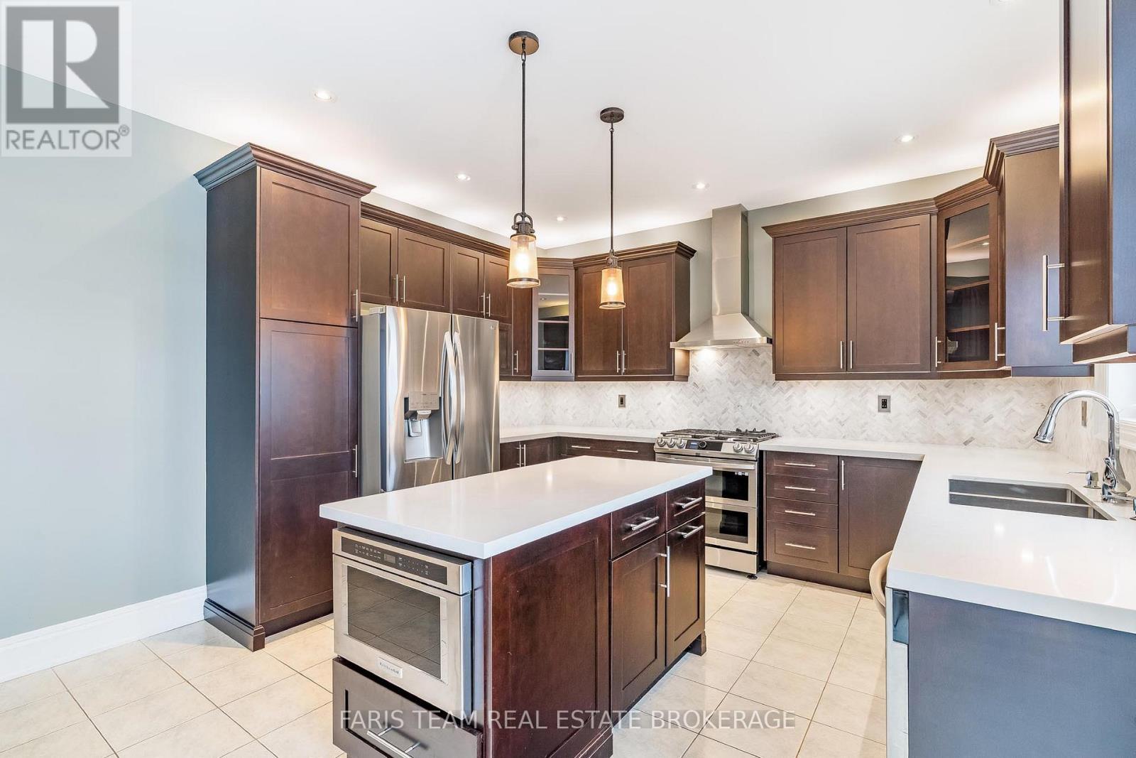 27 Marks Road, Springwater, ON - Indoor Photo Showing Kitchen With Double Sink With Upgraded Kitchen