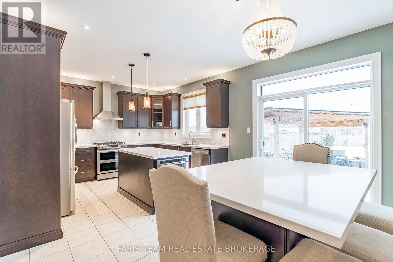 27 Marks Road, Springwater, ON - Indoor Photo Showing Kitchen With Upgraded Kitchen
