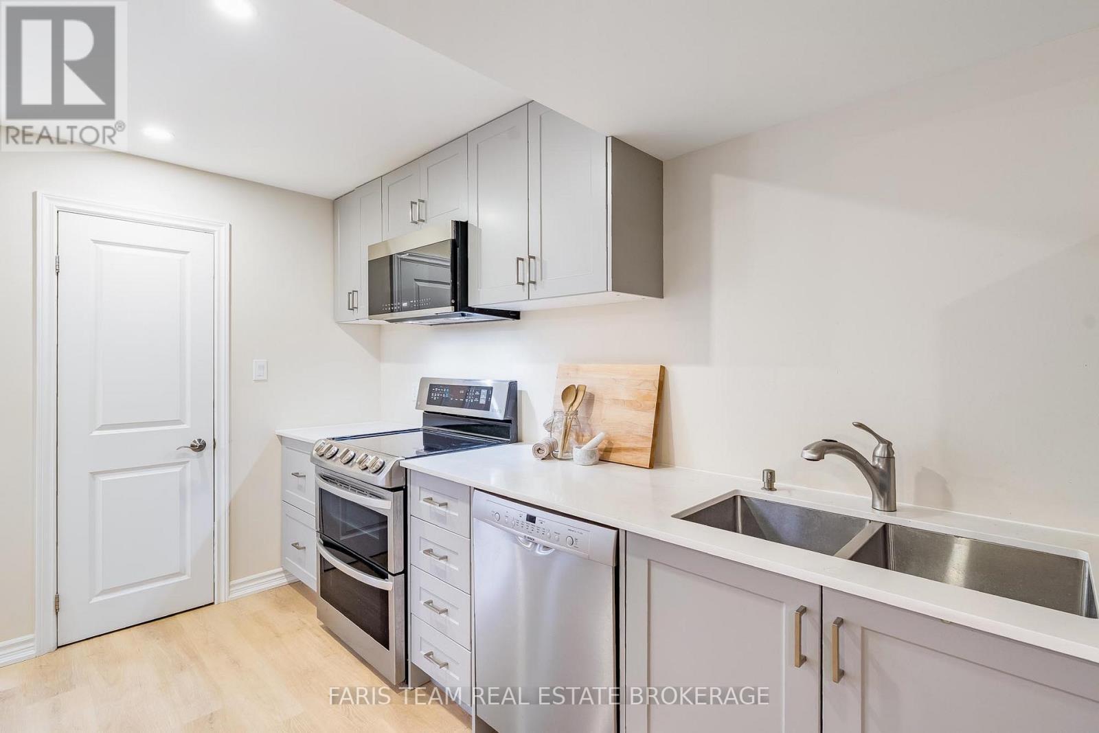 27 Marks Road, Springwater, ON - Indoor Photo Showing Kitchen With Double Sink