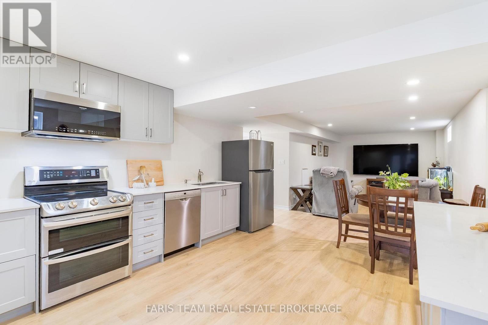 27 Marks Road, Springwater, ON - Indoor Photo Showing Kitchen