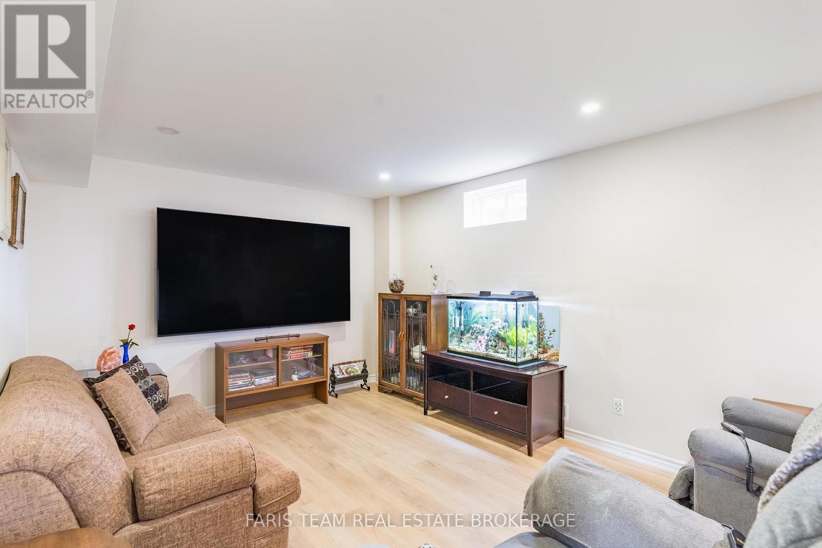 27 Marks Road, Springwater, ON - Indoor