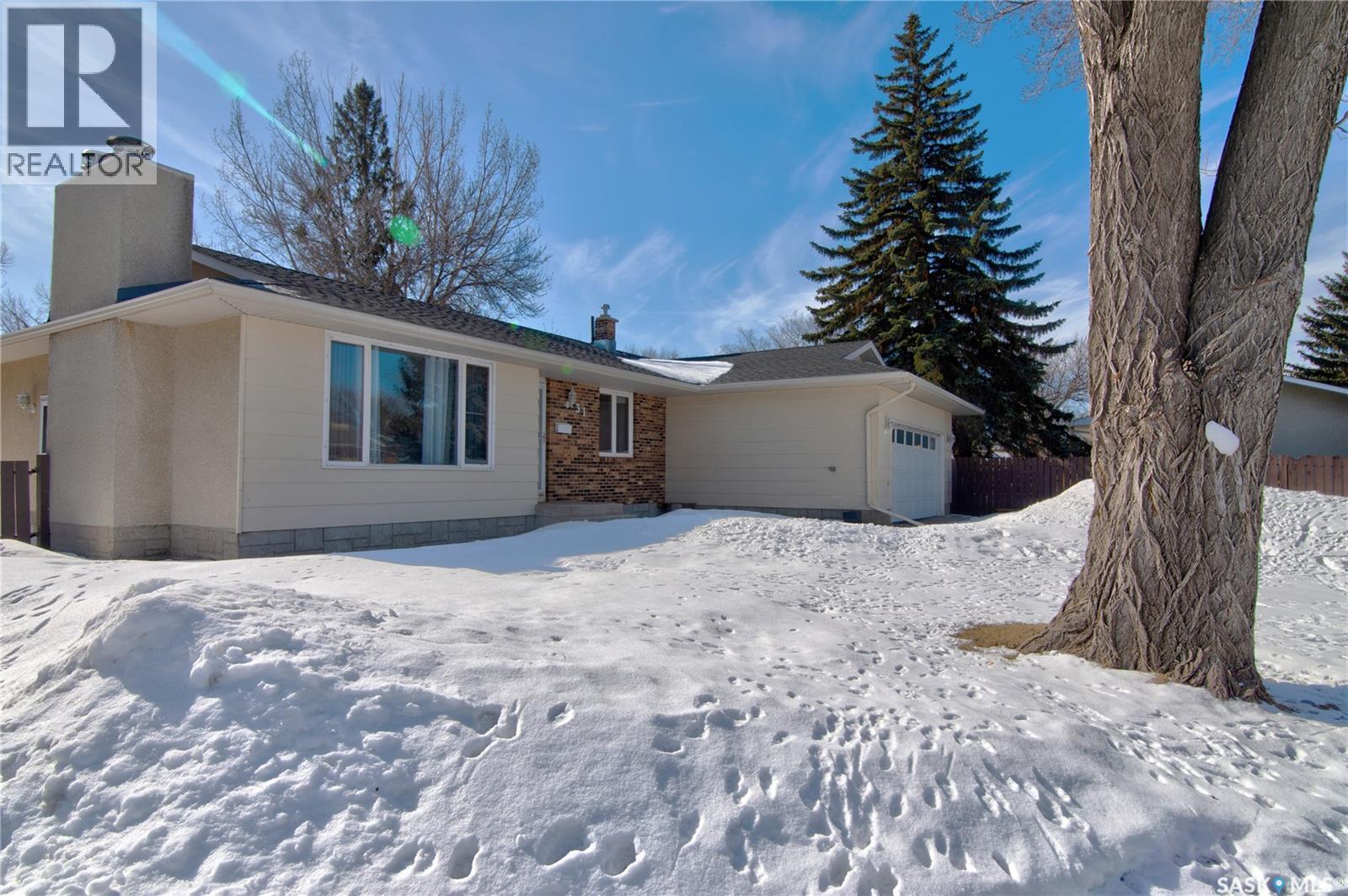 31 Crossley Bay, Regina, SK - Outdoor