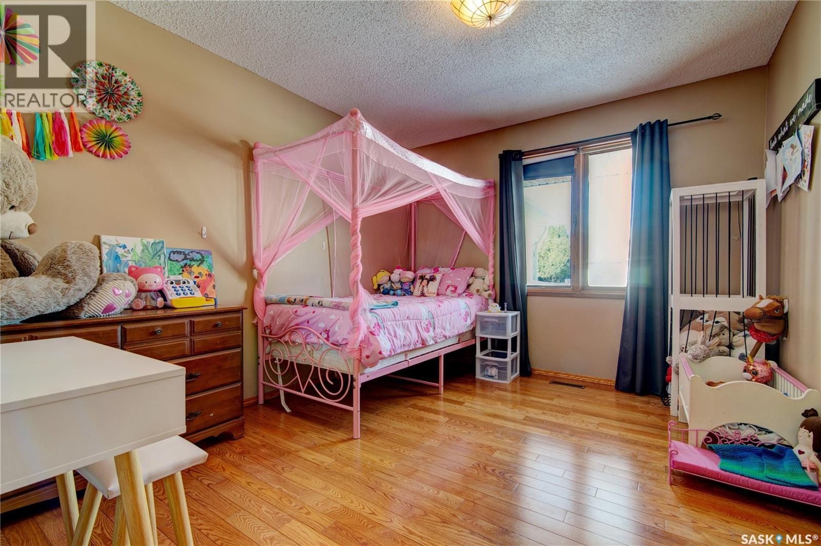 31 Crossley Bay, Regina, SK - Indoor Photo Showing Other Room