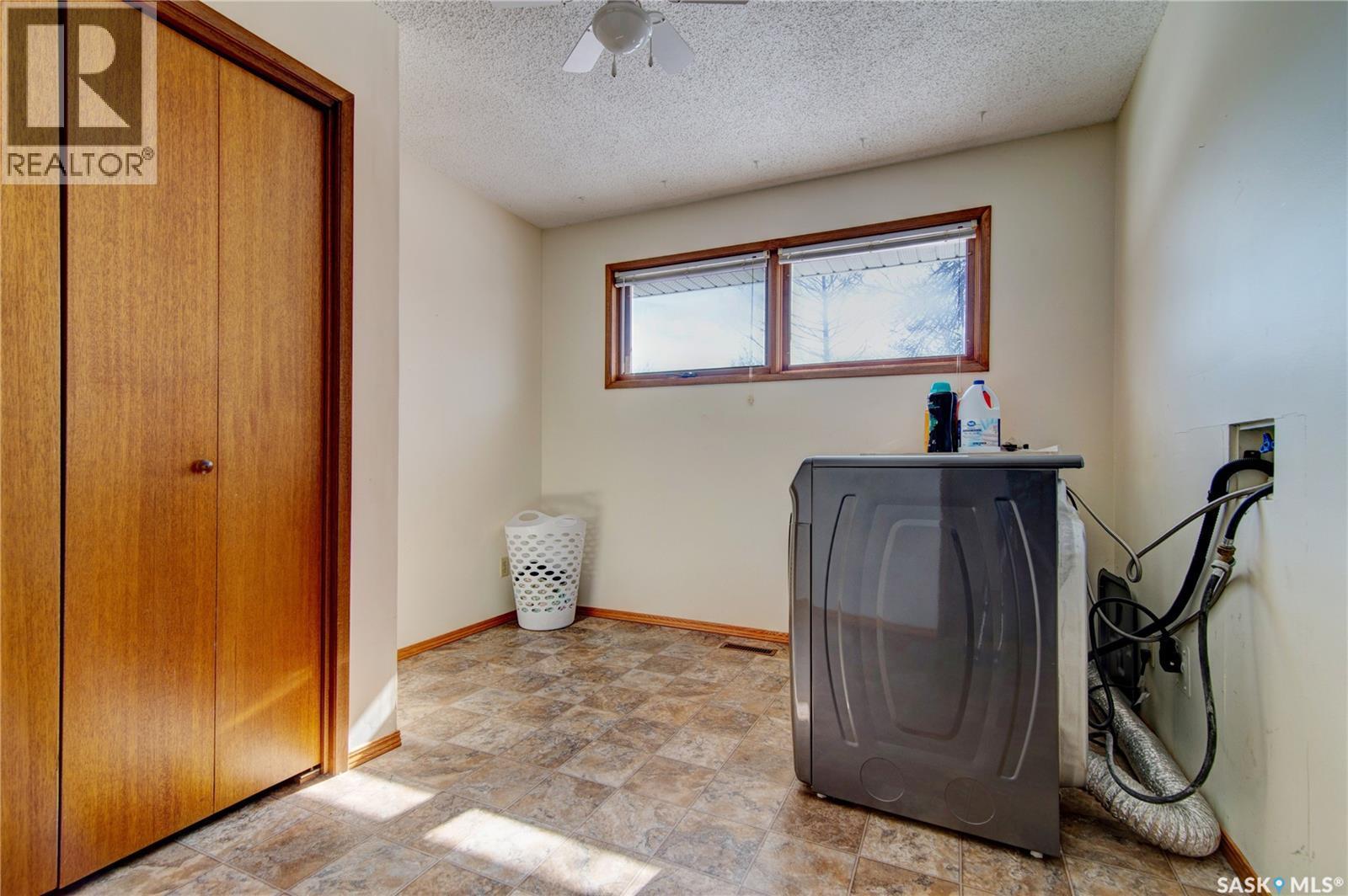 31 Crossley Bay, Regina, SK - Indoor
