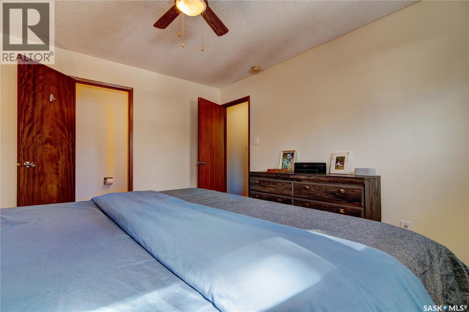 31 Crossley Bay, Regina, SK - Indoor Photo Showing Bedroom
