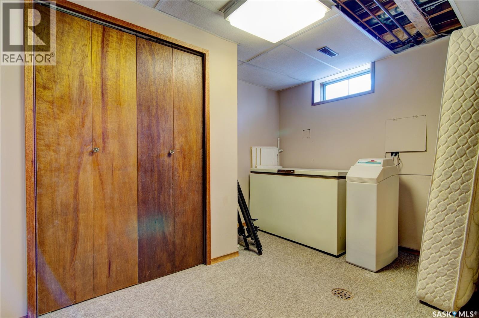 31 Crossley Bay, Regina, SK - Indoor