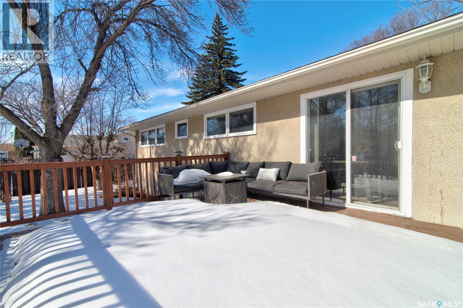 31 Crossley Bay, Regina, SK - Outdoor With Deck Patio Veranda