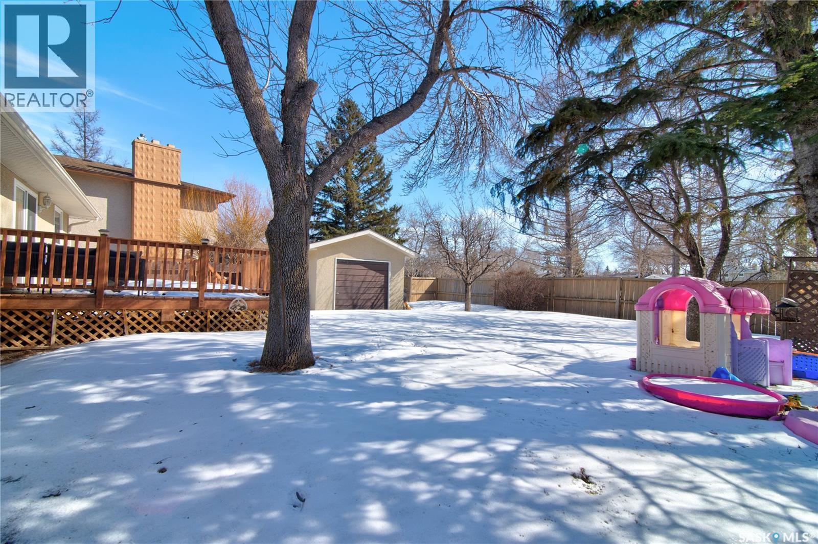 31 Crossley Bay, Regina, SK - Outdoor With Deck Patio Veranda