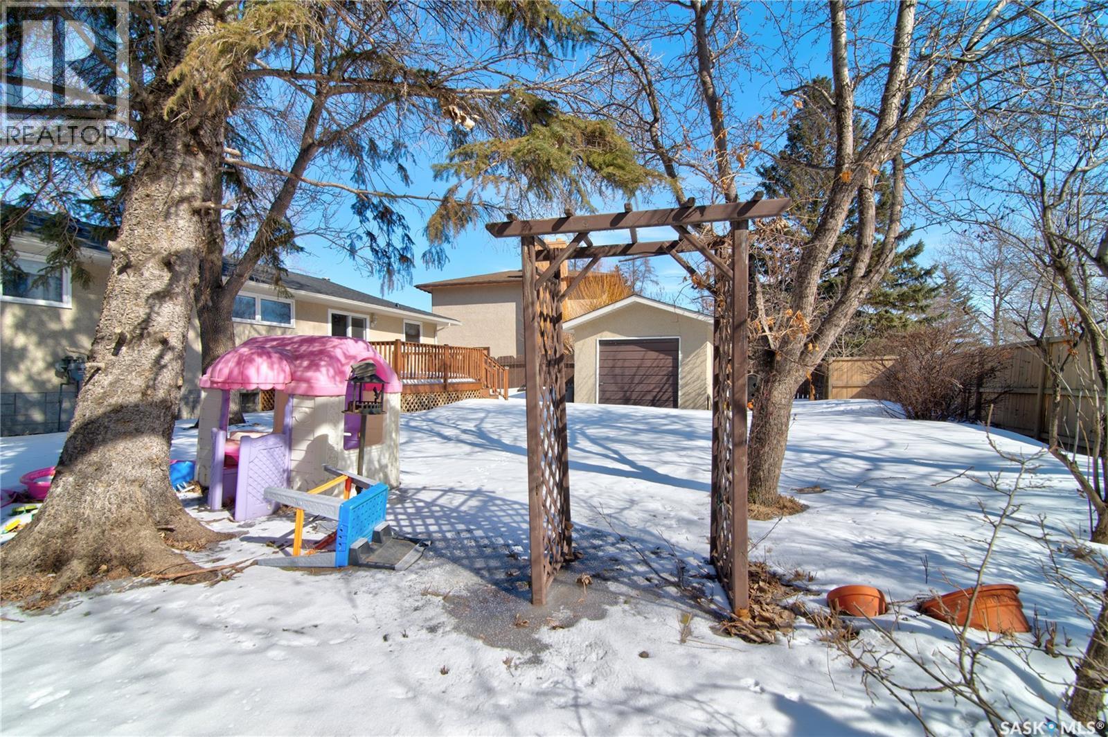 31 Crossley Bay, Regina, SK - Outdoor