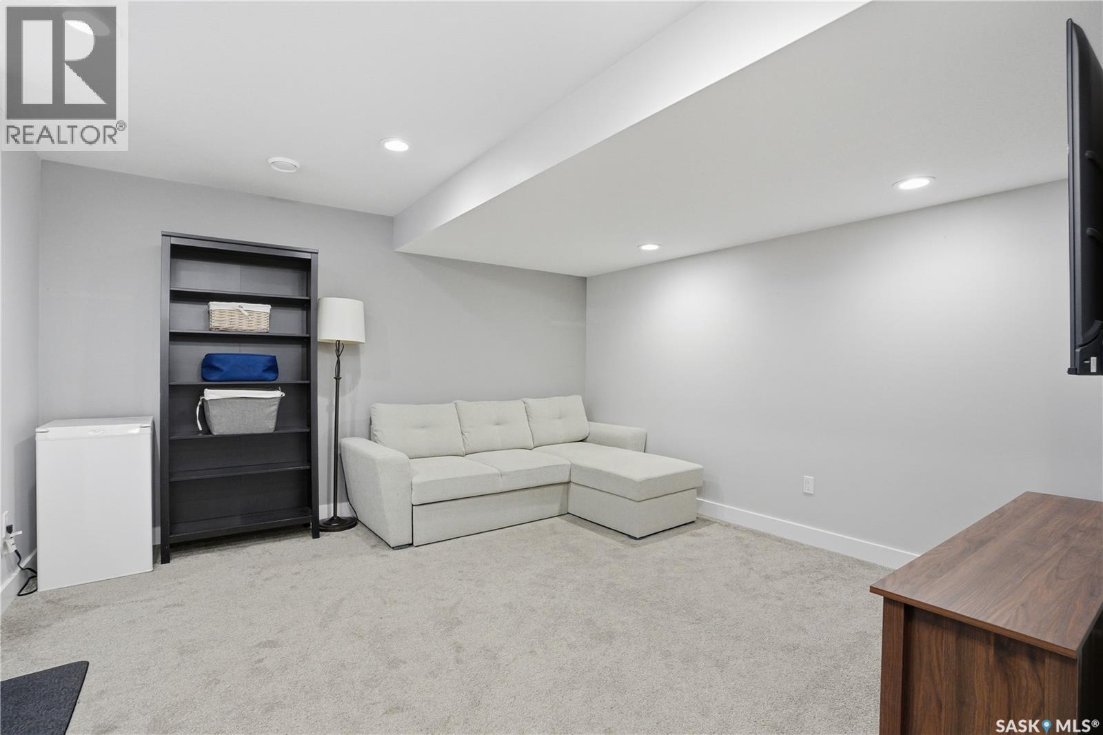 338 Rosewood Boulevard W, Saskatoon, SK - Indoor