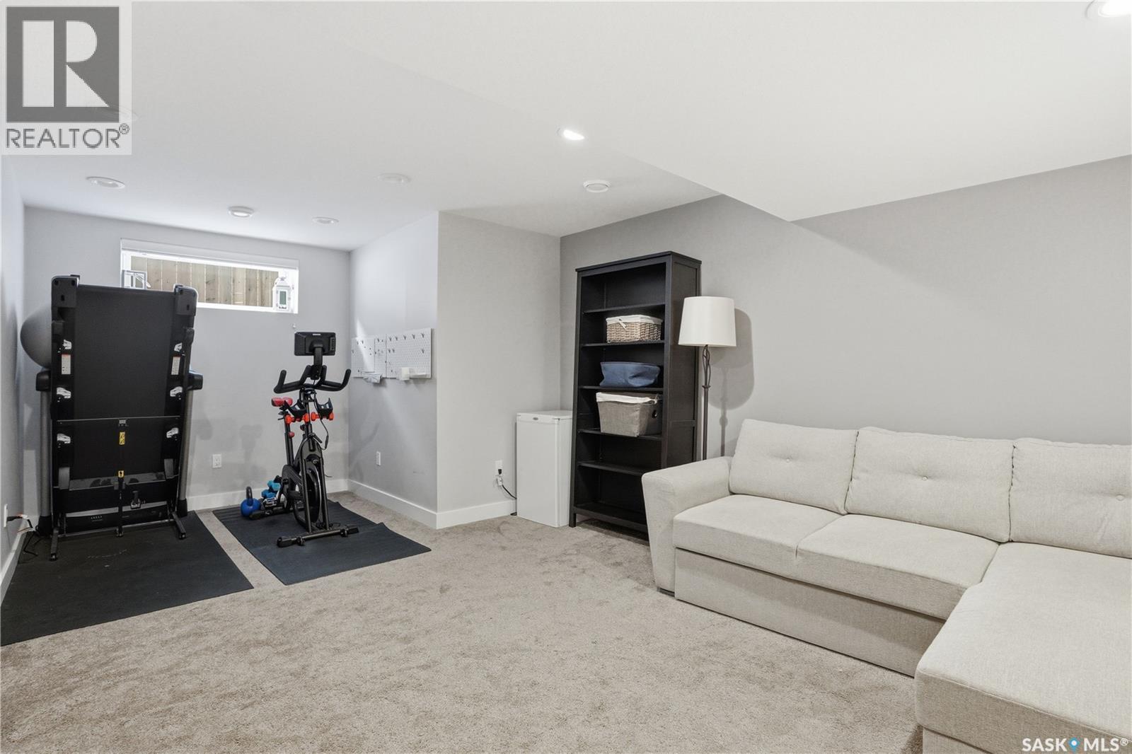 338 Rosewood Boulevard W, Saskatoon, SK - Indoor