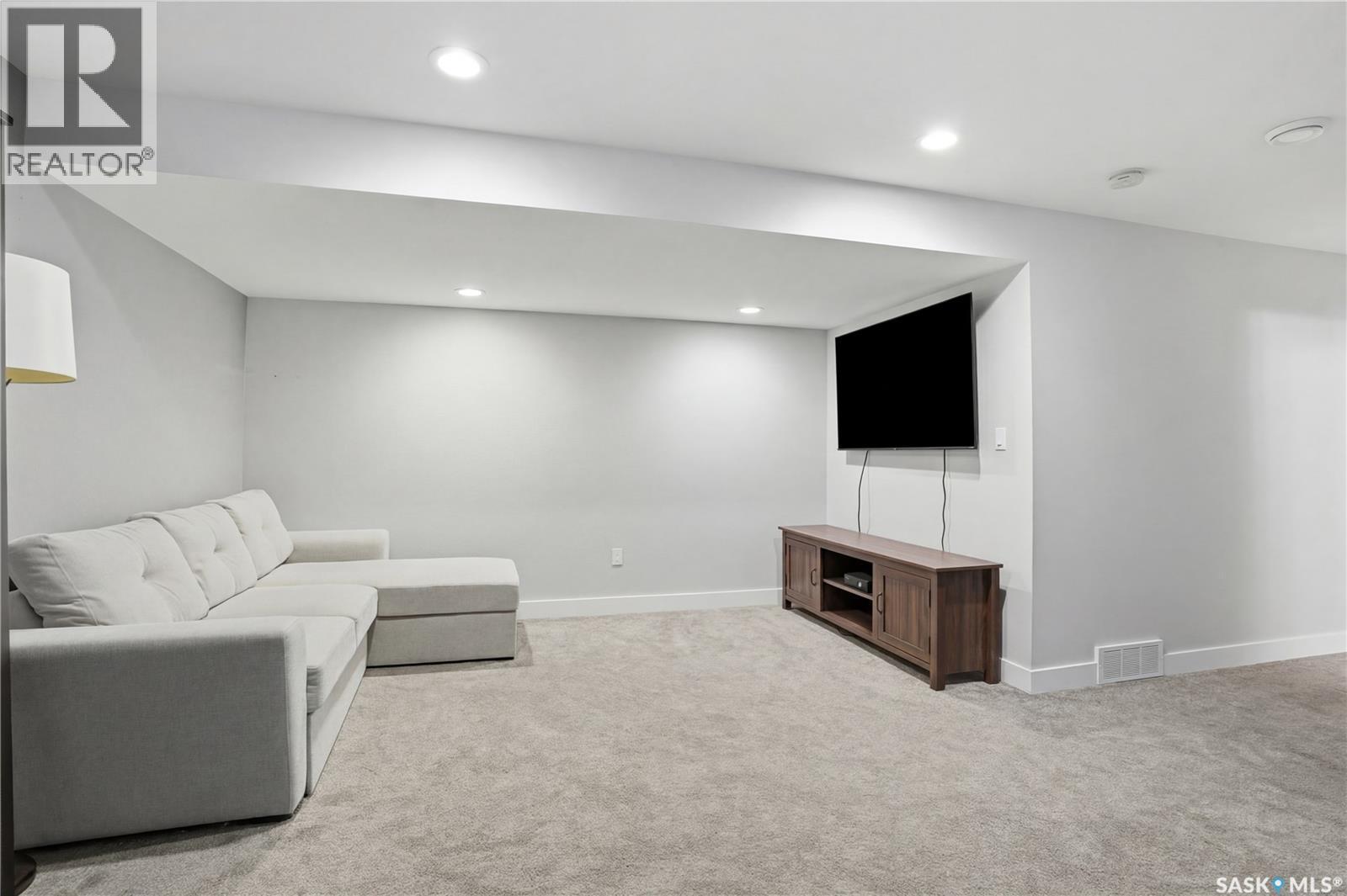 338 Rosewood Boulevard W, Saskatoon, SK - Indoor